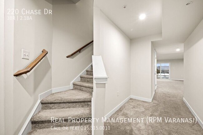 Photo - 220 Chase Dr
