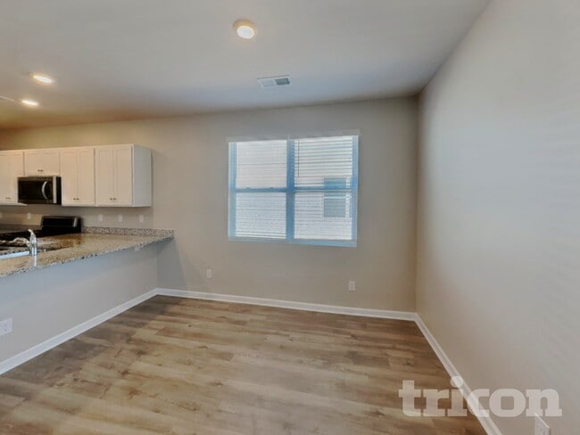 Photo - 1428 Ashfield Pl