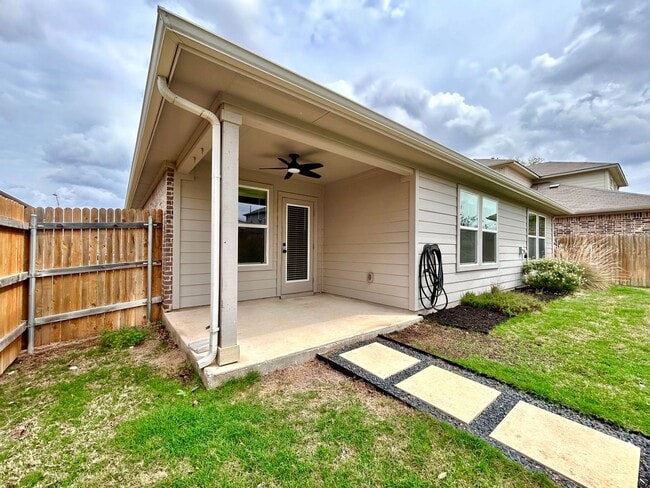 Photo - Beautiful 4/BR 2/BA Contemporary Home with Patio, Garage & Laundry Room