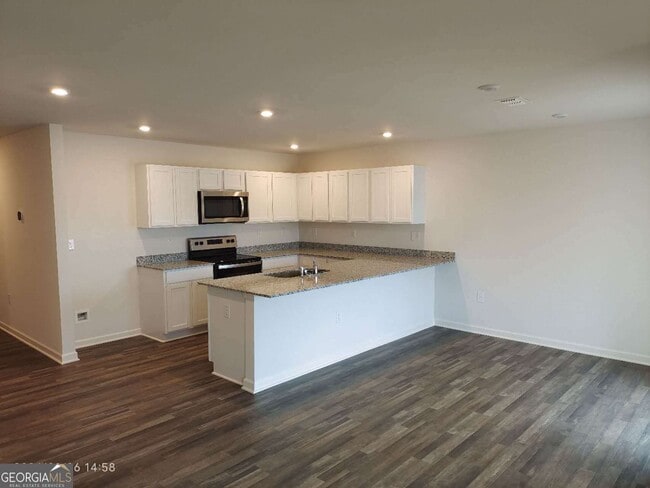 Photo - 122 Oxford Ln