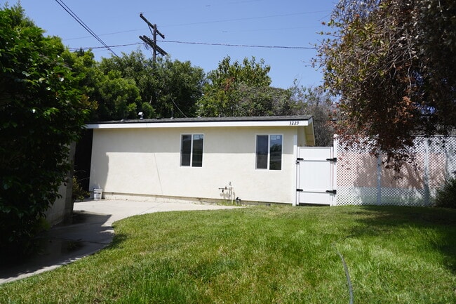 3227 Castle Heights Ave Unidad ADU