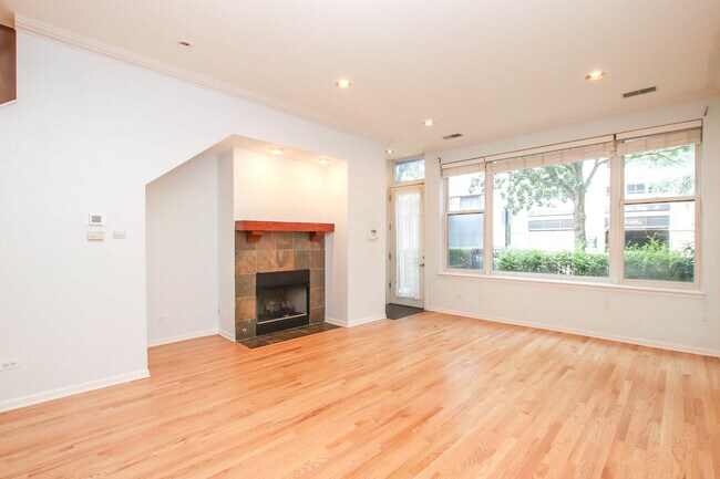 Photo - 945 N Kingsbury St