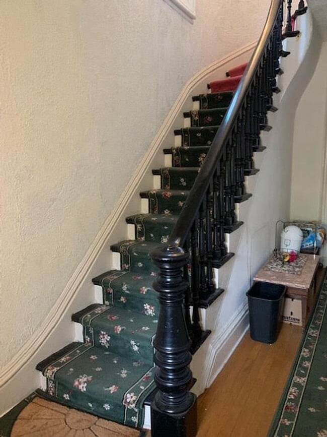 Building Photo - 7 University Pl Unit 2