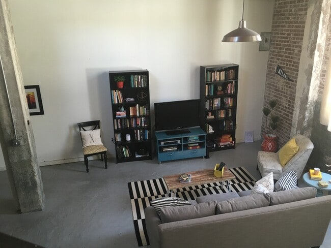 Building Photo - 650 Glen Iris Dr NE Rental