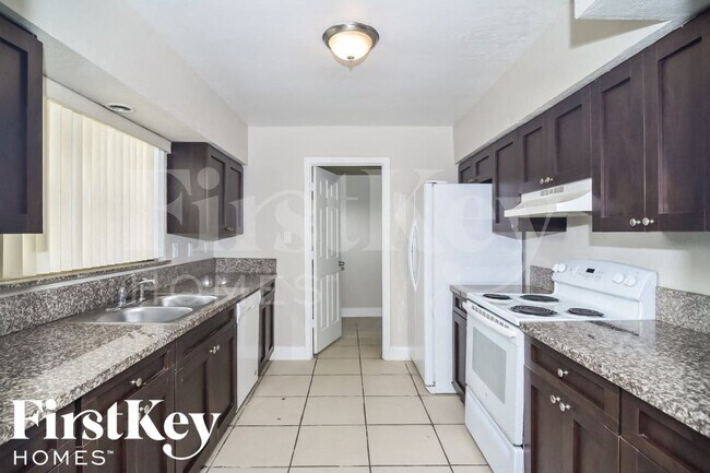 Photo - 559 W Campus Cir