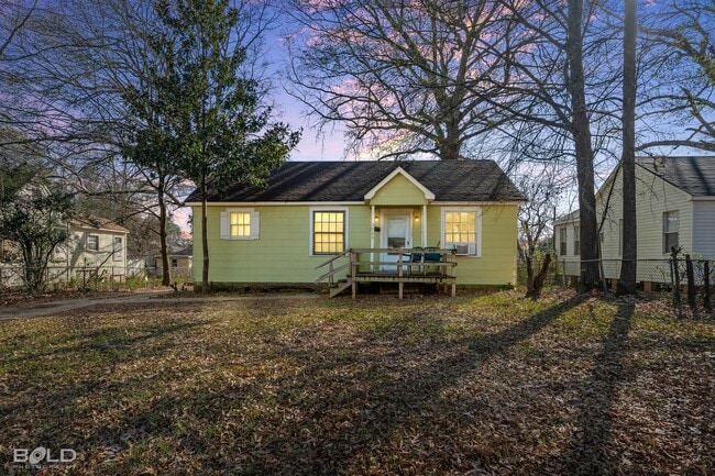 Building Photo - 3523 Lillian St