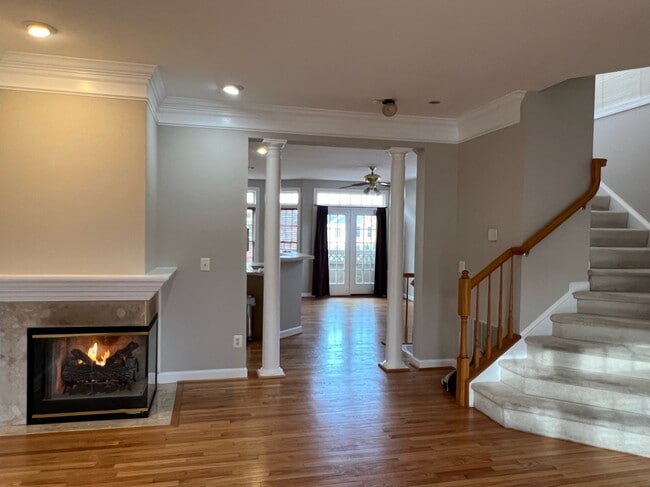 Building Photo - 945 Harrison Cir