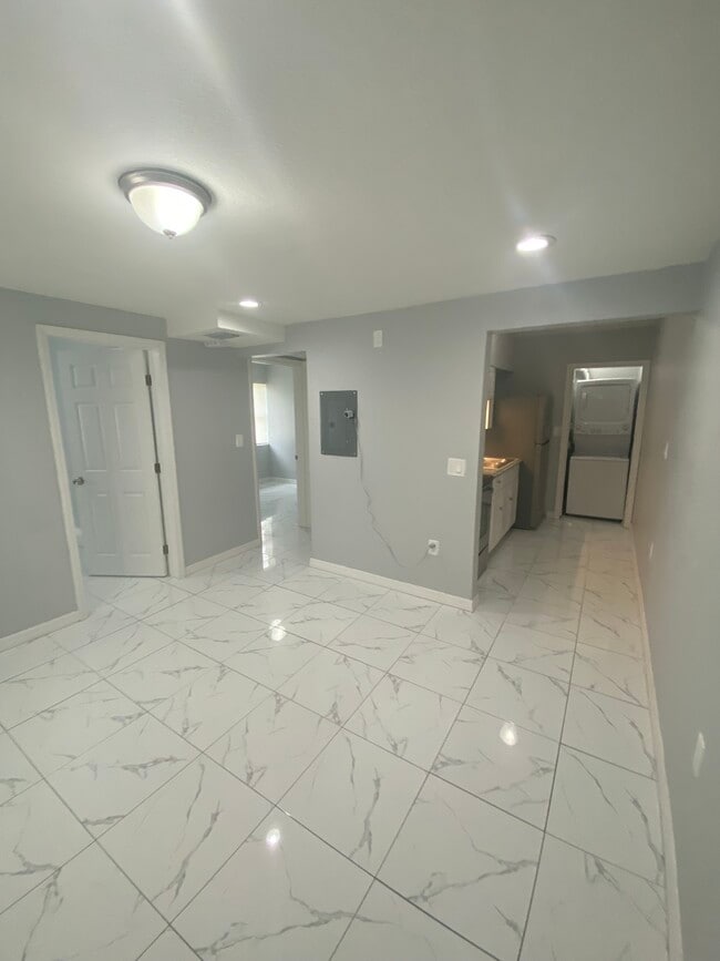 Building Photo - 545 SW 10th St Unit #2 Rental