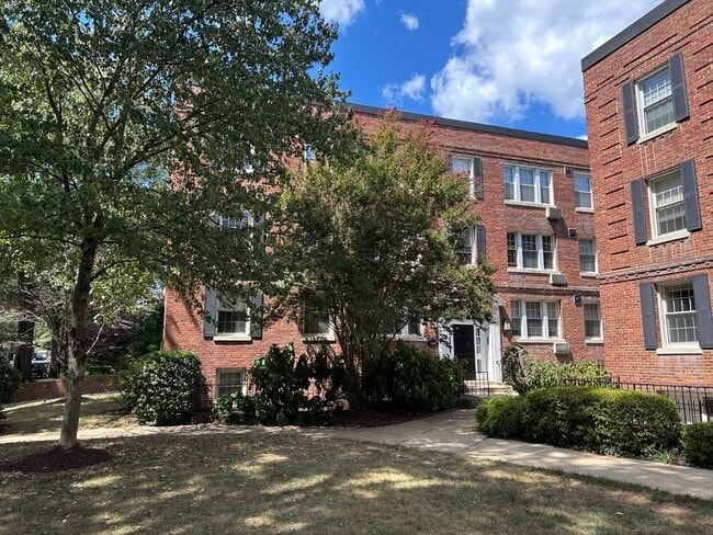 One Bedroom Apartment in Palisades NW Incl... - One Bedroom Apartment in Palisades NW Incl... Unit 302