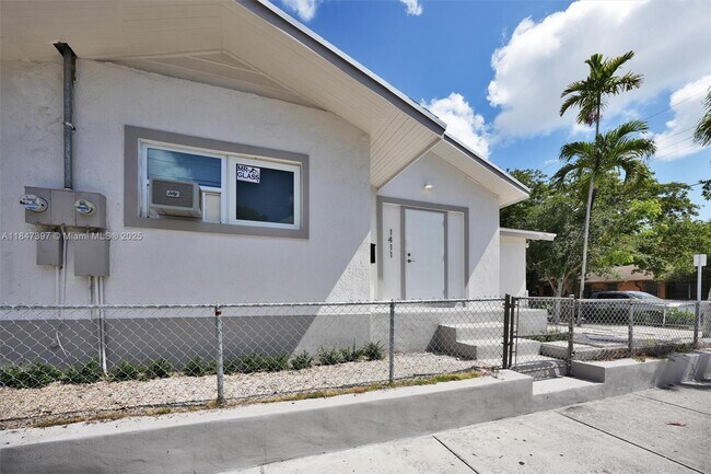 Photo - 1411 SW 3rd St Apartment Unit 1