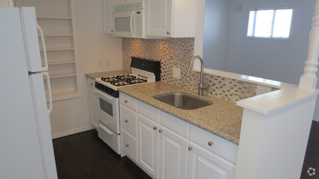 Building Photo - 813 25th St Unit A Rental