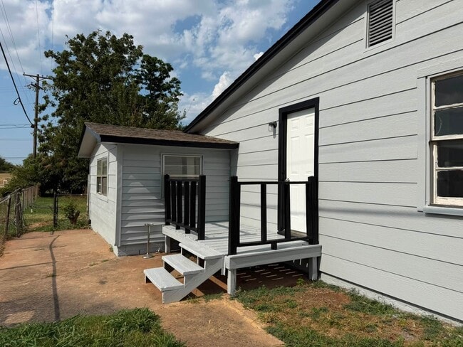 Photo - 1601 SE 60th St