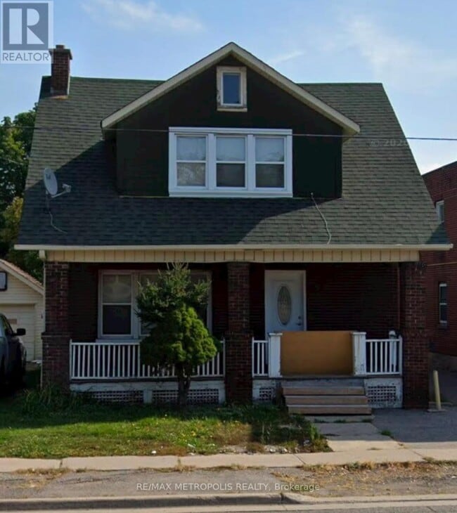 Photo - 329 Ritson Rd S