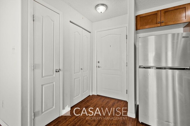 Photo - 3425-319 19 St NW