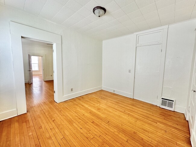 Photo - 255 S Jackson St Unidad 4