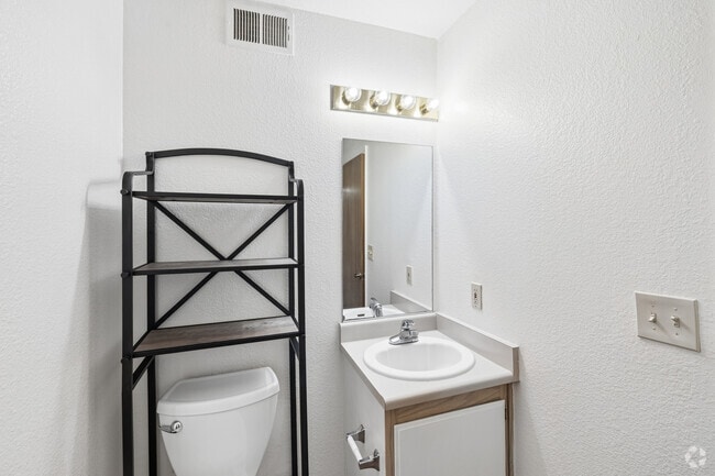 1BR, 1BA - 550SF - Bathroom