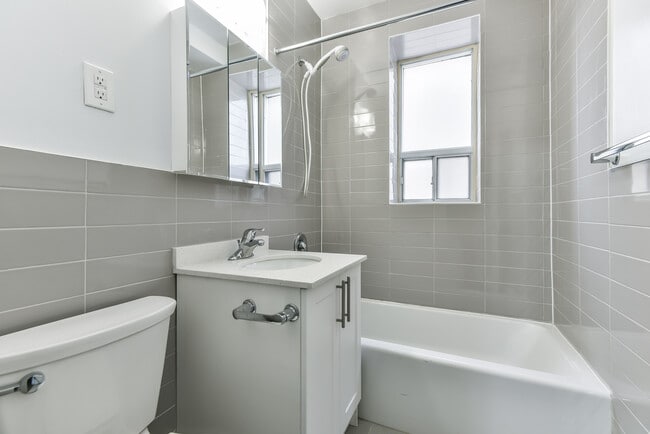 Photo - 151 St George St Unit 00605