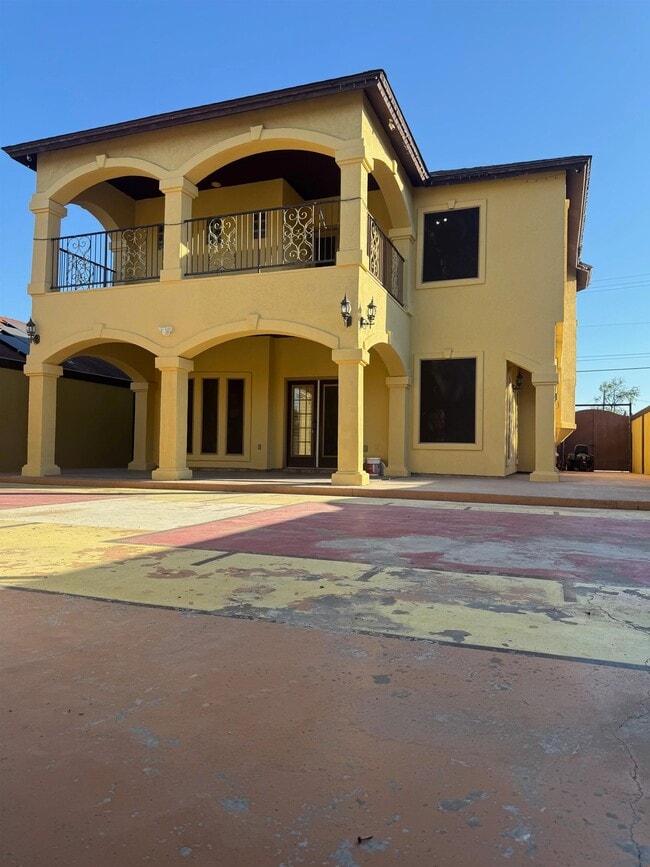 Photo - 3102 E Plum St