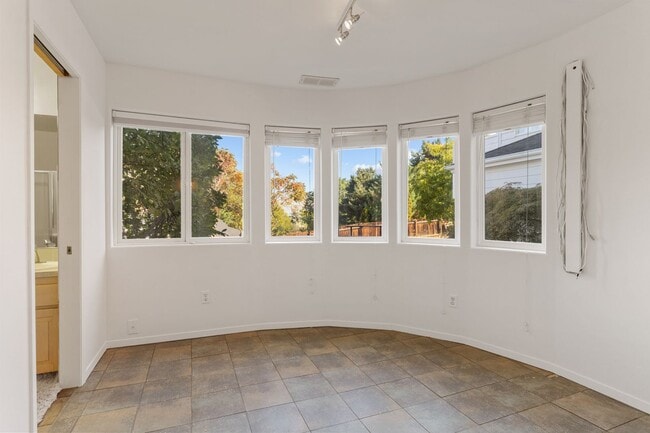 Photo - Beautiful 3 Bedroom 3 Bathroom Home With Stunning Views