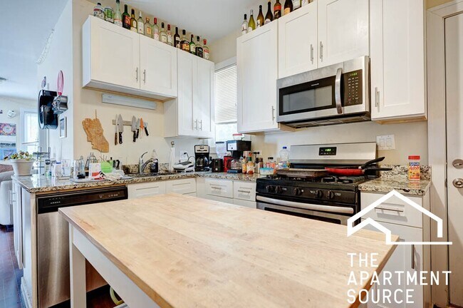 Building Photo - 2619 N Southport Ave Unit C1 Rental