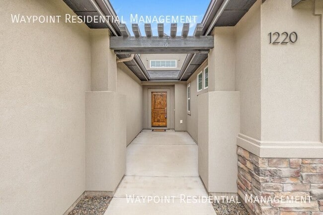 Building Photo - 1220 W Legarreta Dr Rental