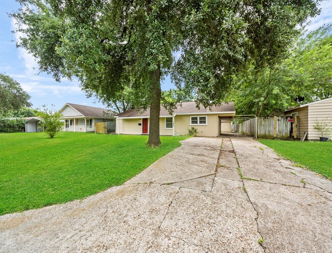 Photo - 1413 3rd Ave N