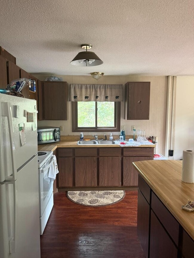 Photo - 1348 Curran St