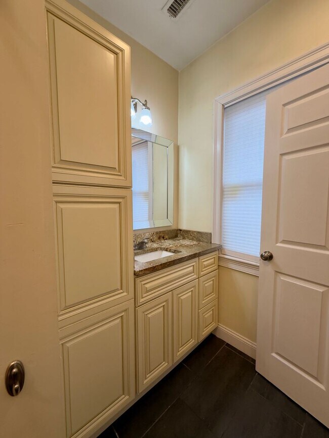 Photo - 80 Dwight St Unidad 2nd & 3rd