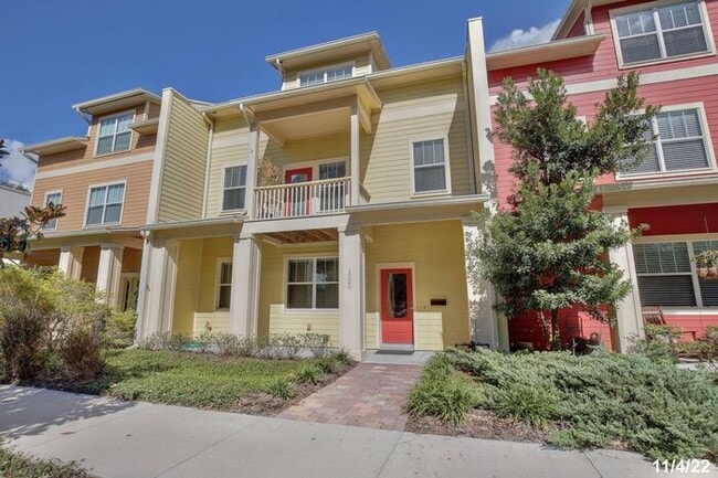 Building Photo - Beautiful 4/4.5 Home with 2 Car Garage in the Heart of Mills-Orlando!