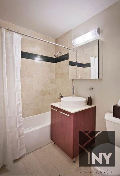Photo - 100 William St Unit 1816