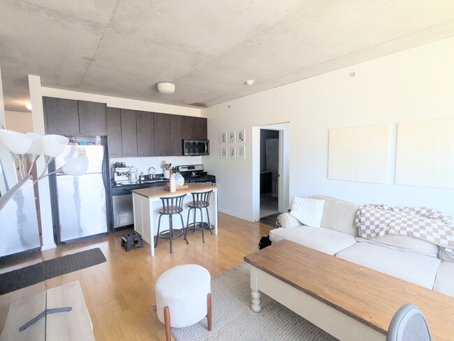 Photo - 659 W Randolph St Condo Unit 711