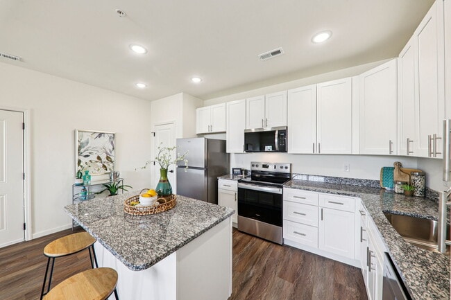 Building Photo - Thornwood Apartments