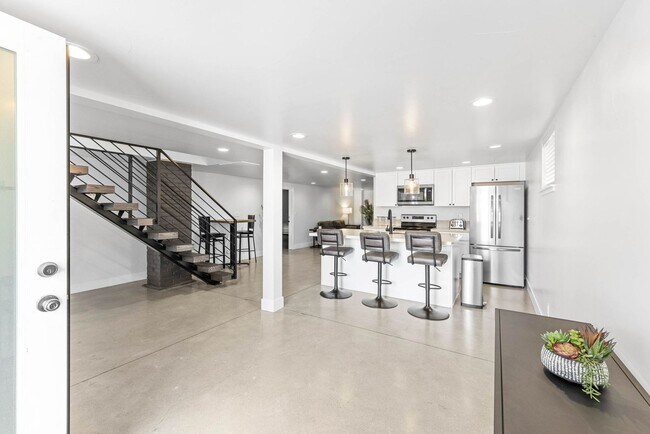 Photo - Student Housing - Private Bedrooms for Rent in Newly Renovated House (UNR)