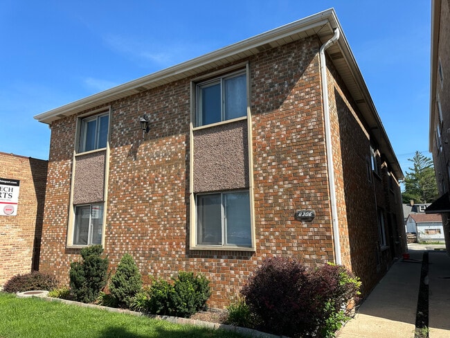 Building Photo - 8306 Grand Ave Unit 2N