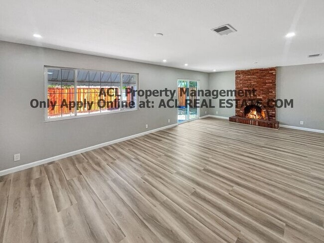 Building Photo - Stylishly Renovated Home with New Kitchen ...