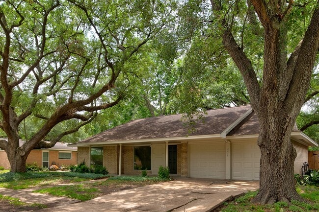 Photo - 8826 Robindell Dr