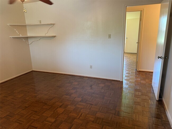 Photo - 3232 Parkwood Dr