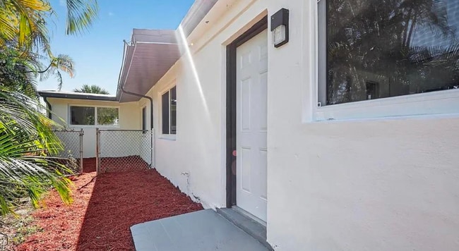 Photo - 621 SE 1st St