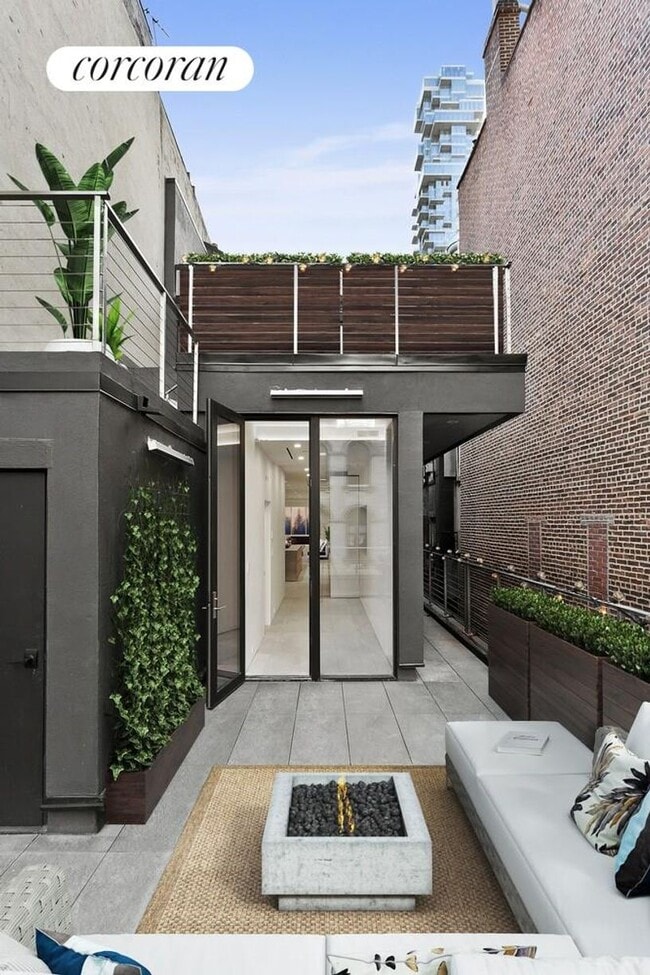 Photo - 35 Walker St