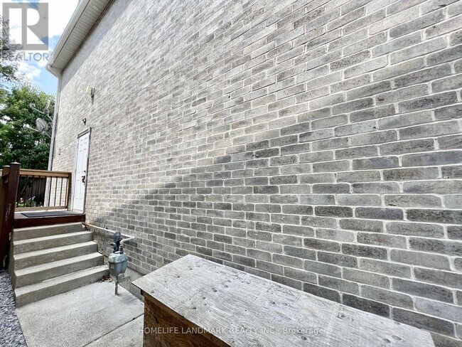 Photo - 90 Crowther Dr