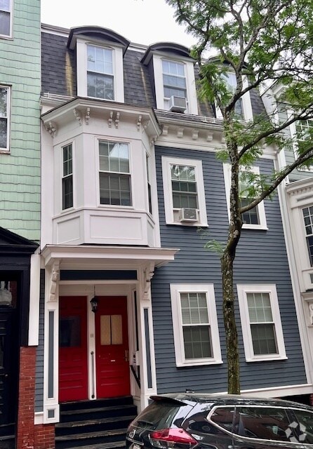 Building Photo - 25 Auburn St Unit 2 Rental