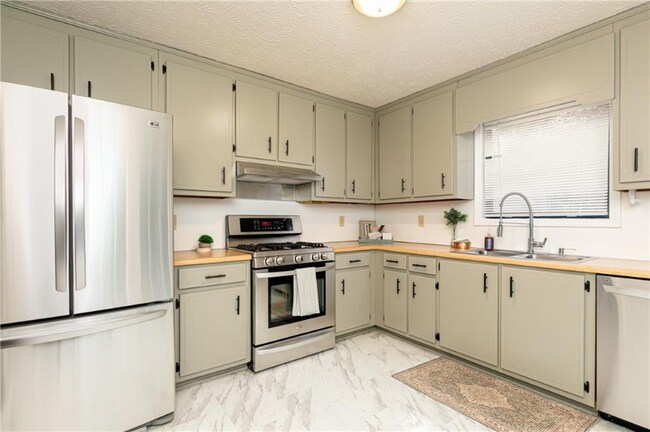 Photo - 4065 Maxanne Dr NW