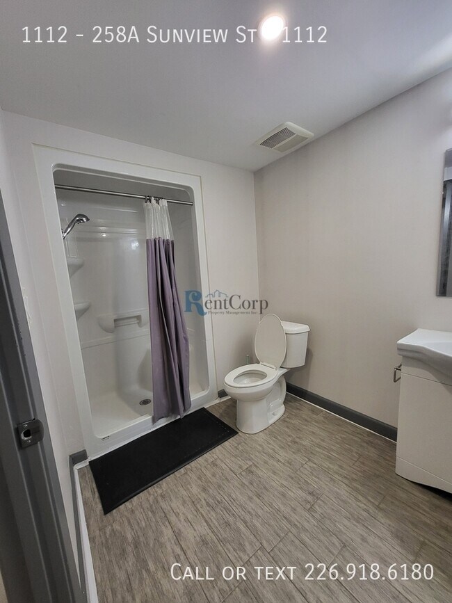 Photo - 258A-258A Sunview St