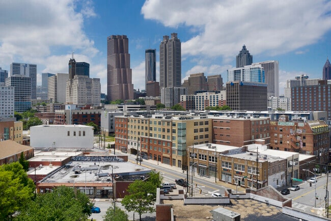 200 Edgewood | Student Housing
