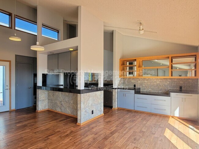 600 W 26th Pl