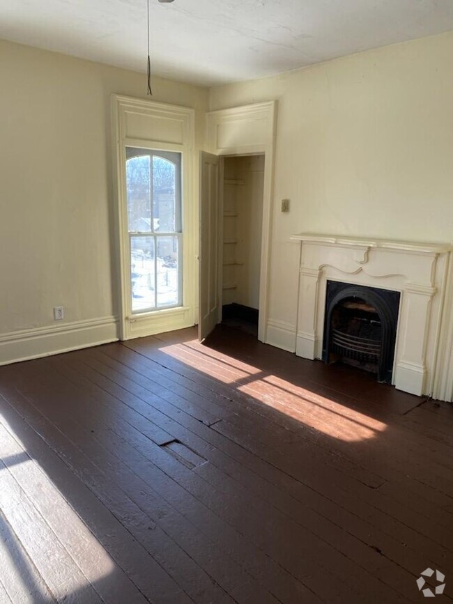 Building Photo - 210 Lawrence St Unit 1/2 Rental