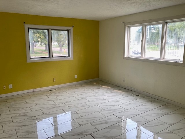 Photo - 122 E 6th St