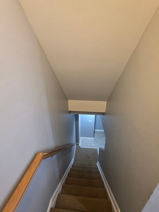 Photo - 406 Knollwood Ct