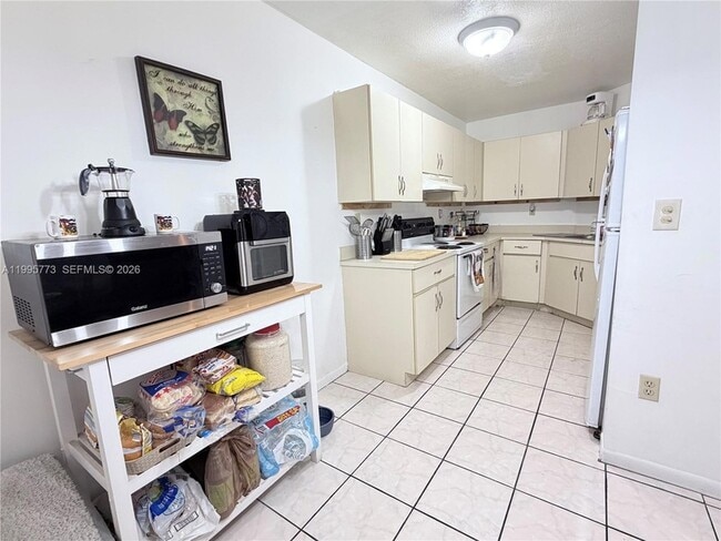 Photo - 954 NW 14th St