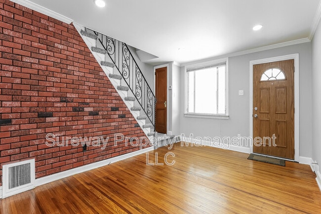 Photo - 259 W Wyncliffe Ave